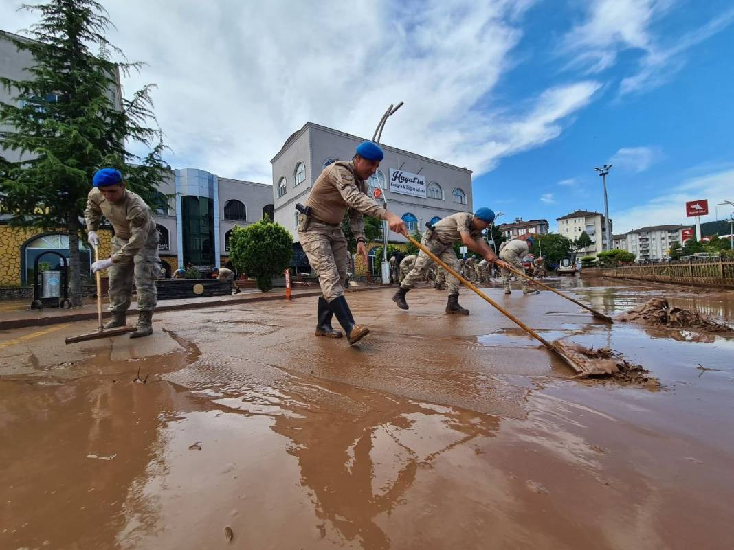 Bartın’daki sel felaketi havadan görüntülendi. Yardıma Mehmetçik koştu - Resim: 23